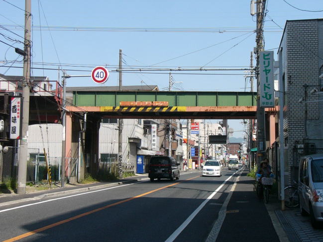 国道２５号線をまたぐ阪和貨物線の鉄橋